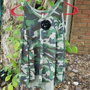 Longsleeve cold shoulder top